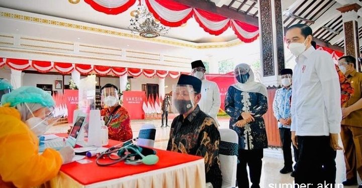 Presiden Jokowi Unggah Foto Dirinya Bersama Ketum MUI Jatim di Medsos