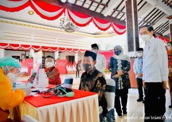 Presiden Jokowi Unggah Foto Dirinya Bersama Ketum MUI Jatim di Medsos