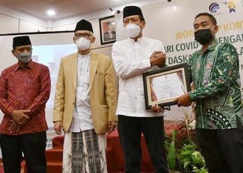 MUI Jatim Beri Penghargaan kepada Mitra Strategis Kajian Hikmah Ramadlan 1442 H