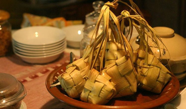 Berikut Hukum Merayakan Hari Raya Ketupat