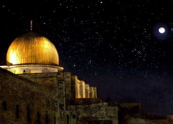 5 Amalan yang Dianjurkan pada Malam Nisfu Sya’ban