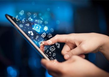 Bijak Menggunakan Smartphone, Menjaga Pahala Puasa di Era Digital