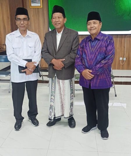 Ketika Amanah Berpindah dalam Sunyi: Air Mata Ulama, Doa yang Mengalir, dan Lahirnya Kepemimpinan Tanpa Ambisi