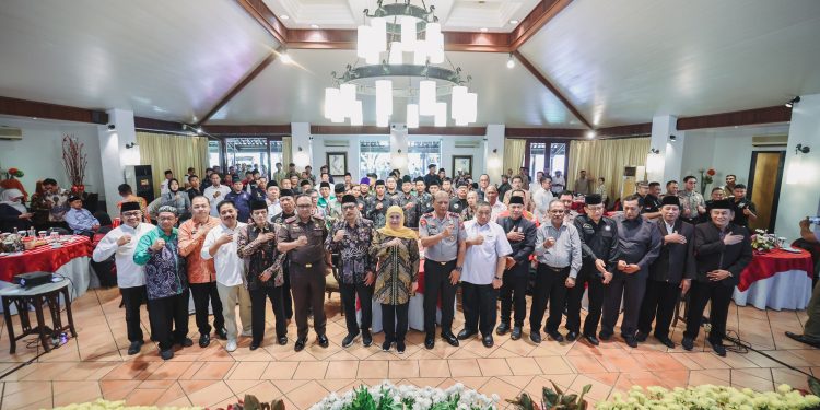 Hadiri Dialog Kebangsaan Polda, Ketua Umum MUI Jatim Tekankan Pentingnya Islam Wasatiyah